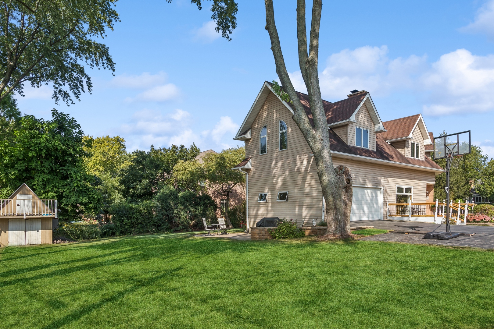 210 Valley Road Roselle, IL 60172 - Photo 27 of 34 Gallery Image 27