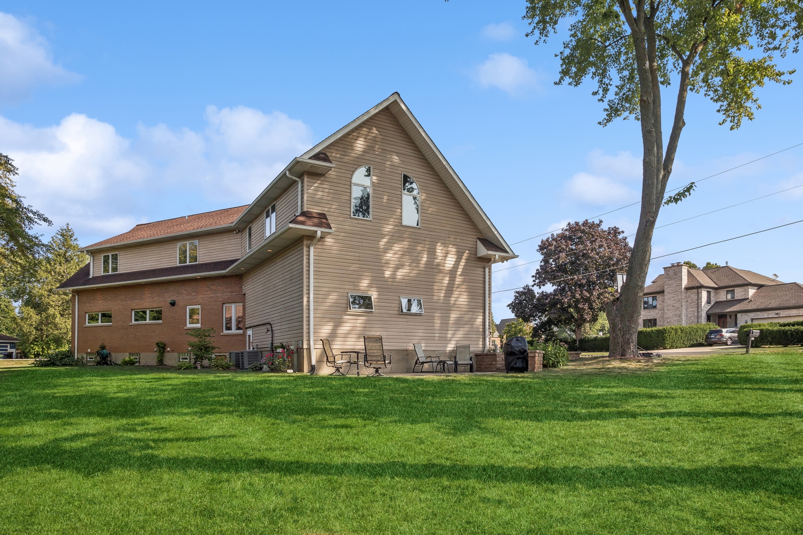 210 Valley Road Roselle, IL 60172 - Photo 28 of 34 Gallery Image 28