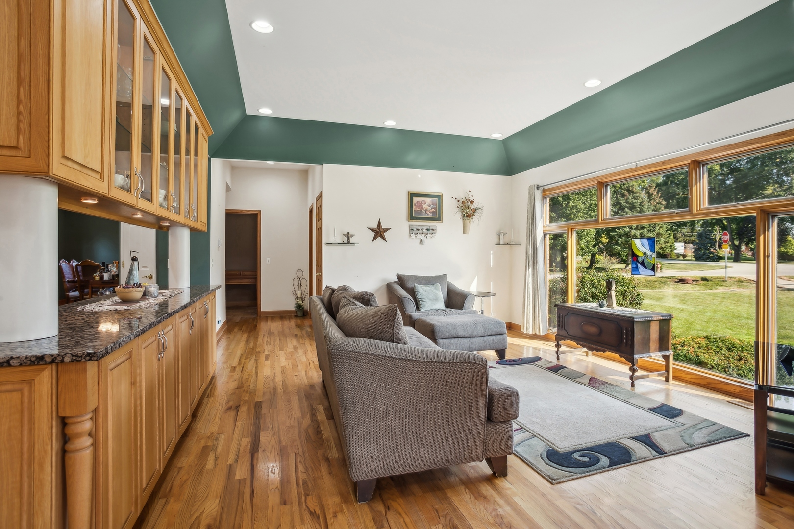 210 Valley Road Roselle, IL 60172 - Photo 5 of 34 Gallery Image 5