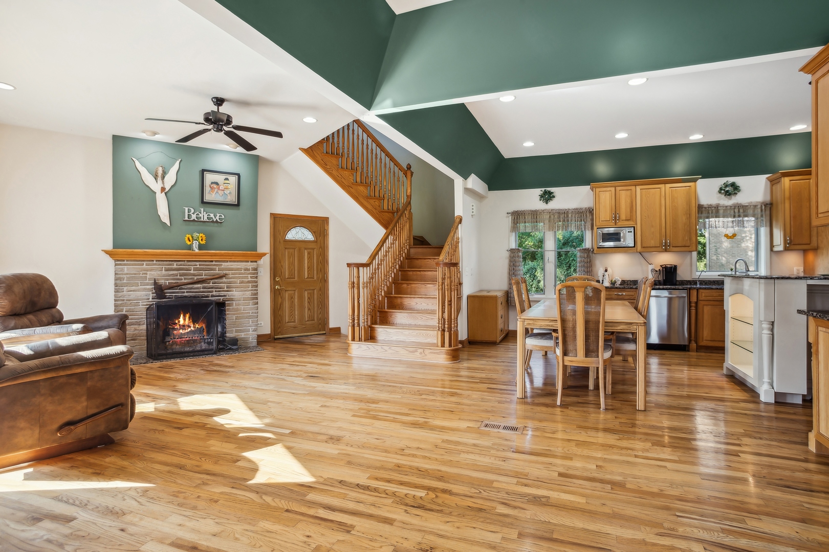 210 Valley Road Roselle, IL 60172 - Photo 8 of 34 Gallery Image 8