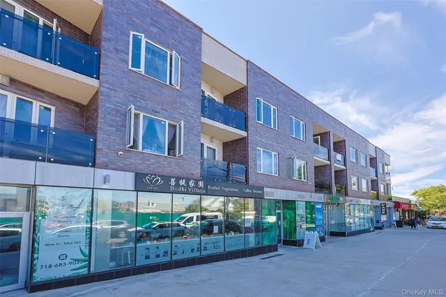 $899,000 | 136-20 Booth Memorial Avenue, Unit 2A | Queensboro Hill