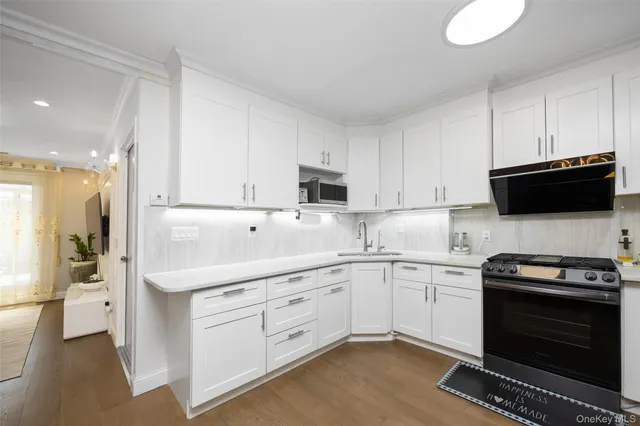 $899,000 | 136-20 Booth Memorial Avenue, Unit 2A | Queensboro Hill