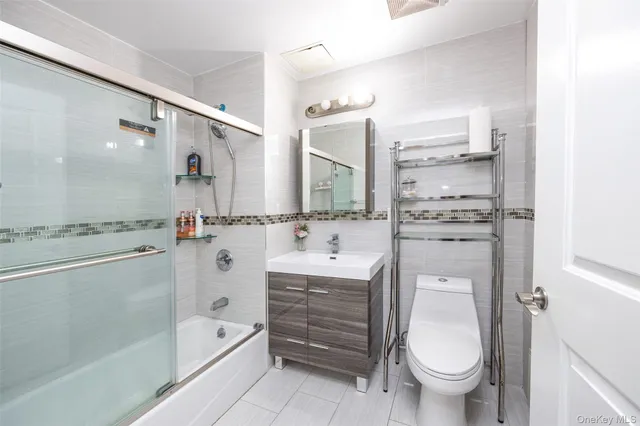 $899,000 | 136-20 Booth Memorial Avenue, Unit 2A | Queensboro Hill