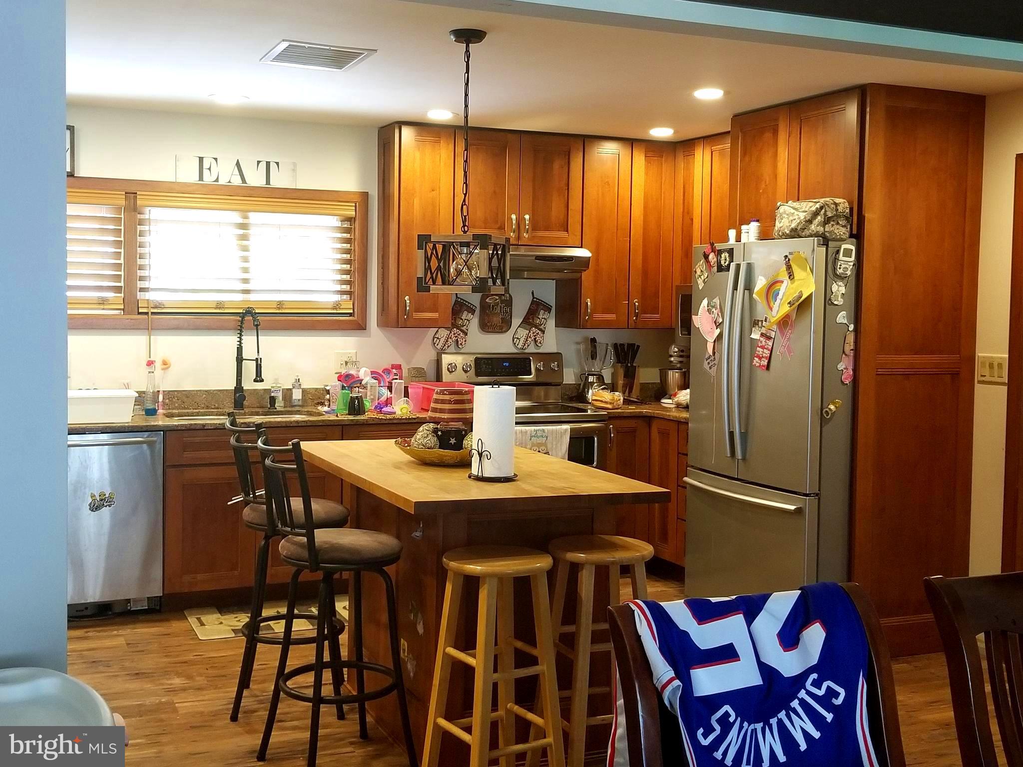 42 Red Ridge Road Levittown, PA 19056 - Photo 3 of 33 Gallery Image 3