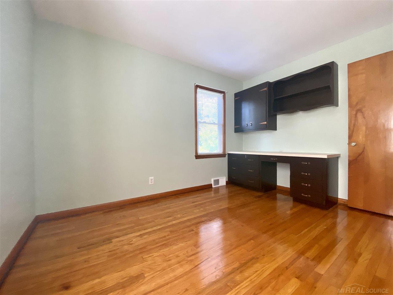 8210 Clinton River Road Sterling Heights, MI 48314 - Photo 11 of 33 50055485-10.JPG