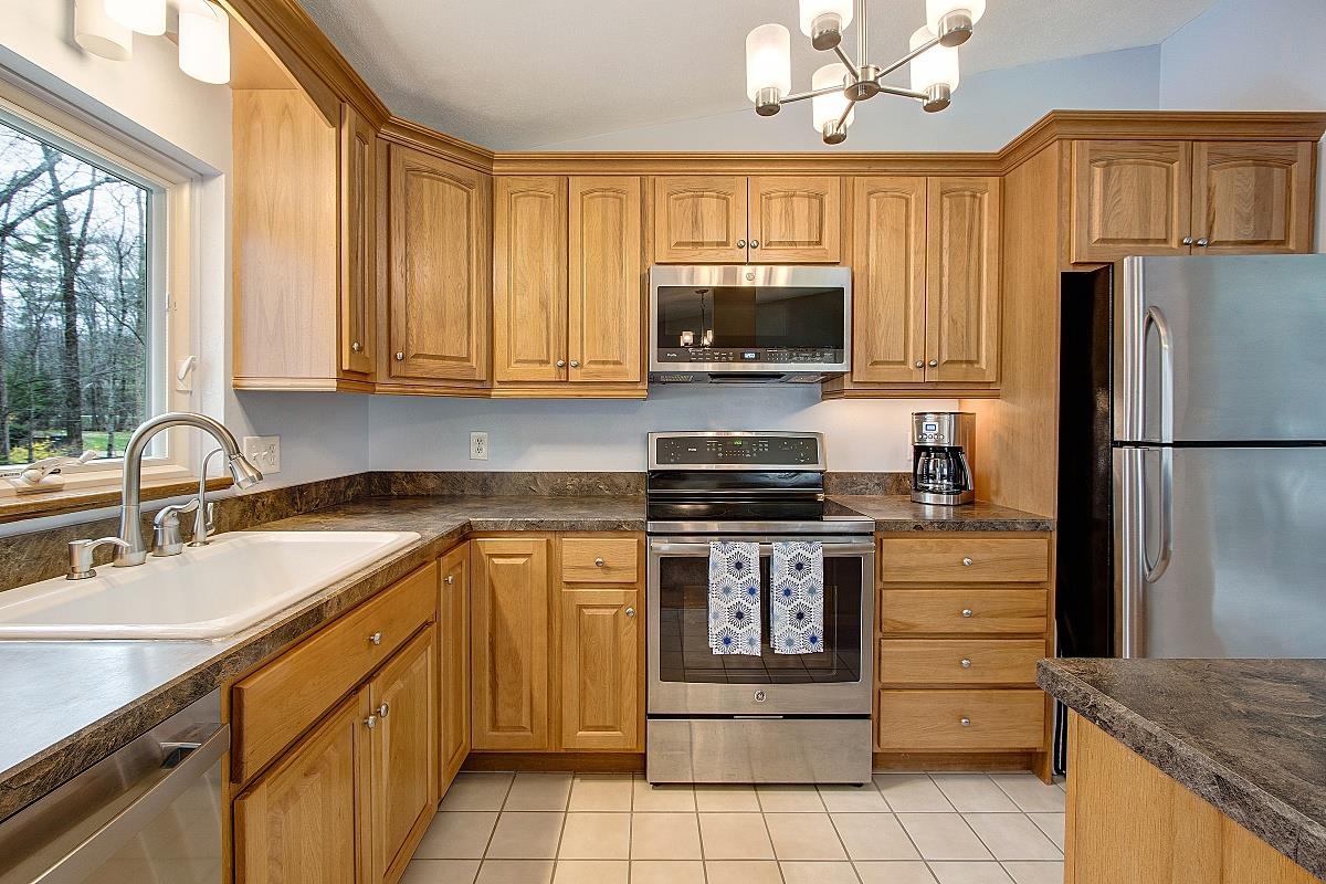 67 Lancaster Farm Road Salem, NH 03079 - Photo 8 of 19