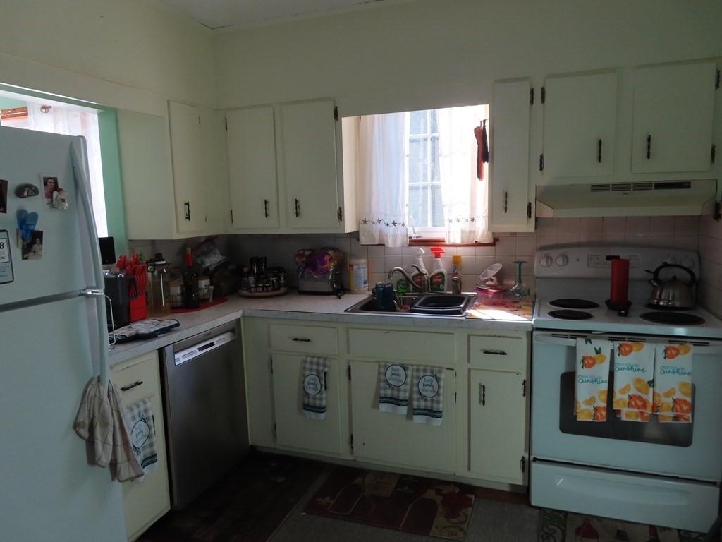166 Upper County Road, Unit 12 Dennis, MA 02639 - Photo 4 of 9 a kitchen with stainless steel appliances granite countertop a stove a sink and cabinets