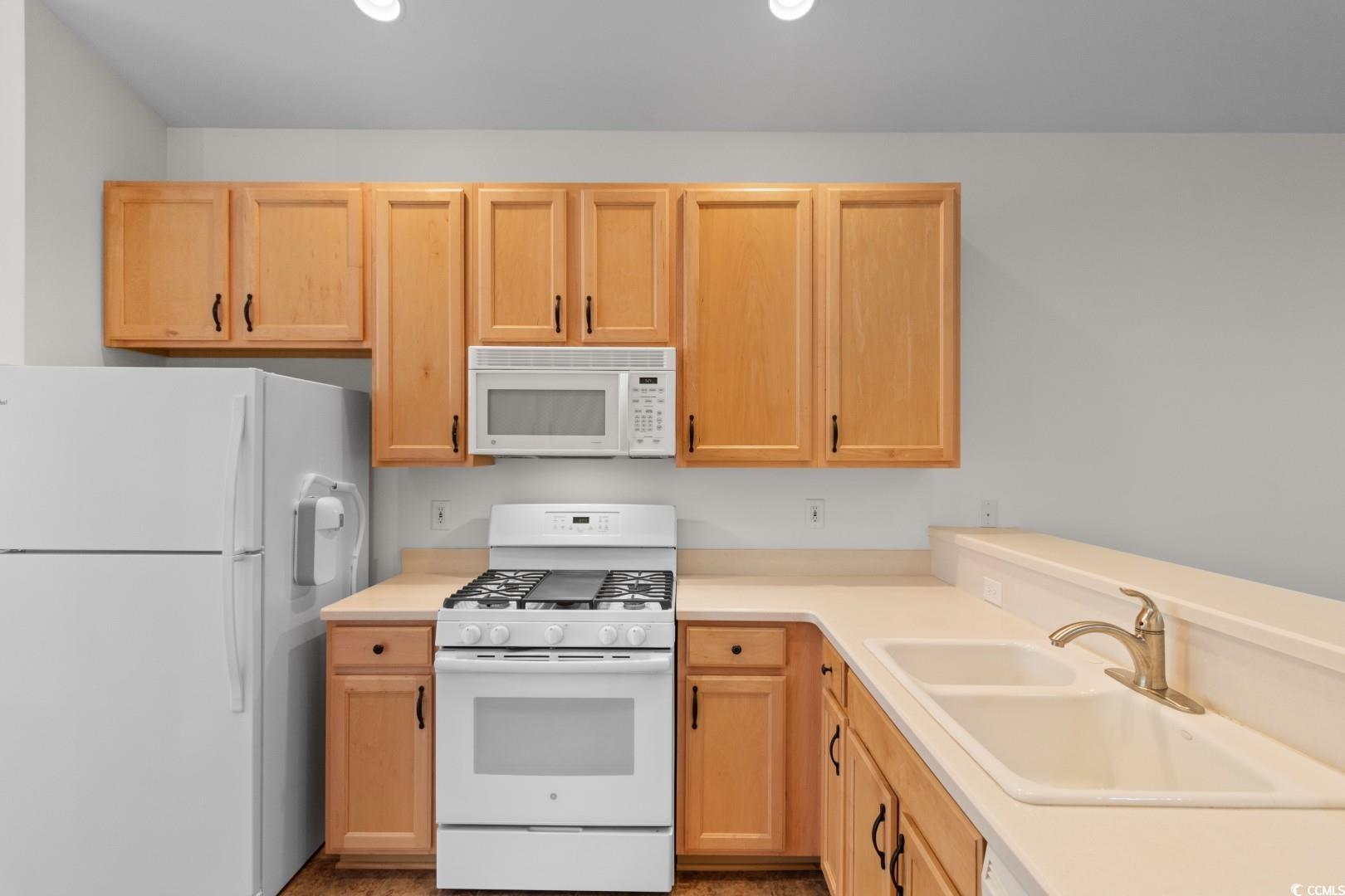 821 Laquinta Loop Murrells Inlet, SC 29576 - Photo 8 of 40