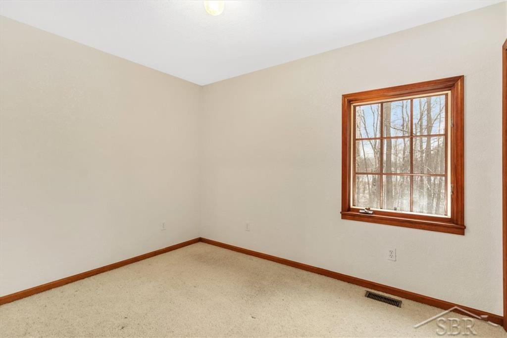 1152 South 8 Mile Road Midland, MI 48640 - Photo 28 of 58 50065204-27.JPG