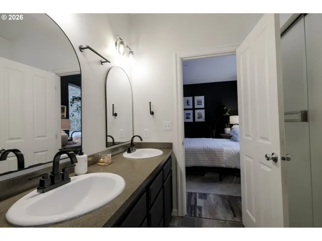 a en suite bathroom with a double vanity sink and a mirror
