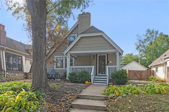 $445,000 | 309 East 69th Street, Kansas City, MO 64113