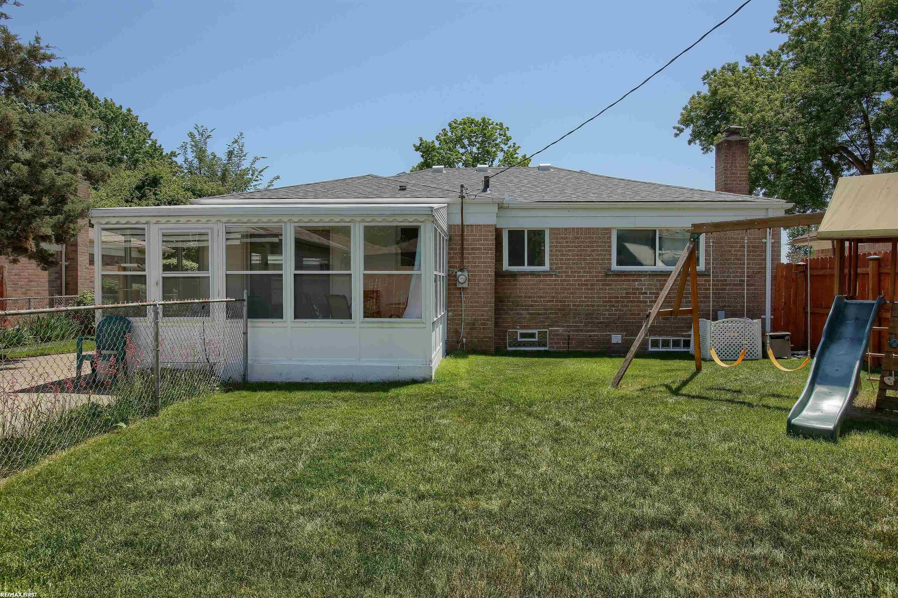 13625 Racine Court Warren, MI 48088 - Photo 6 of 25