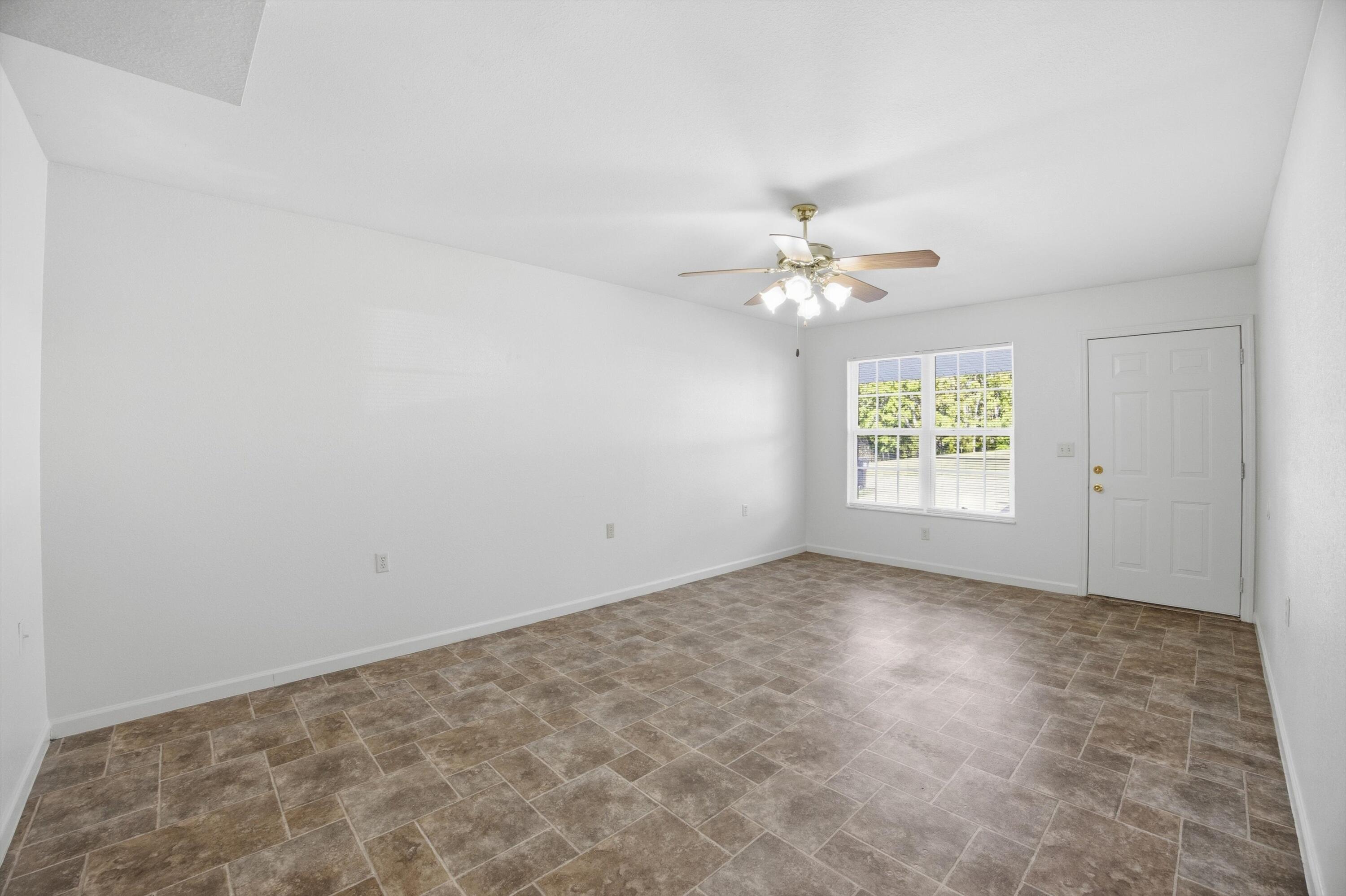 8498 Shawn Ridge Road Harrison, TN 37341 - Photo 12 of 59 Living Room