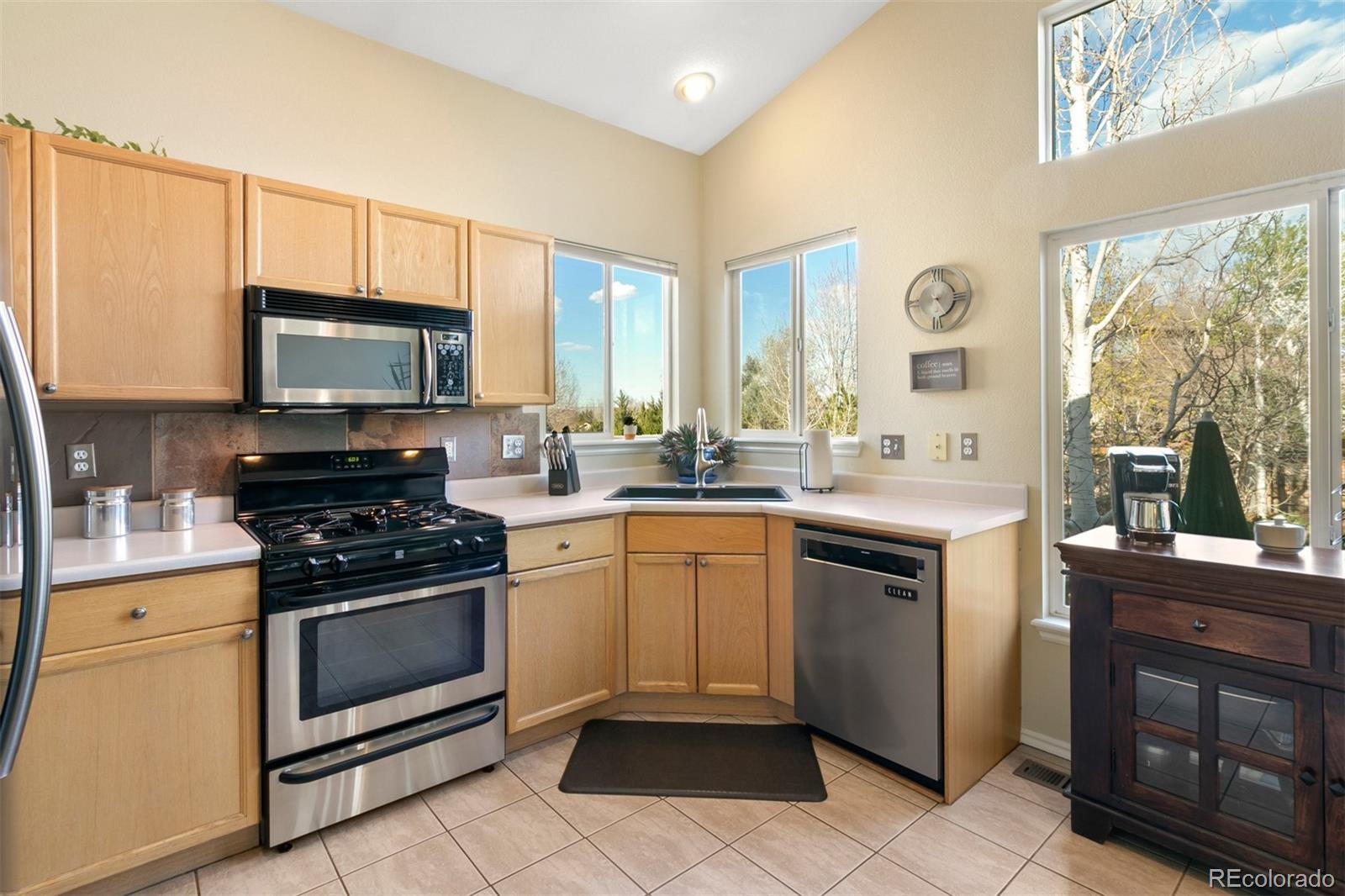9352 Wolfe Street Highlands Ranch, CO 80129 - Photo 6 of 32 Gallery Image 6