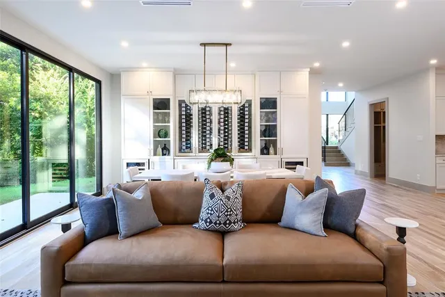 $2,298,000 | 6984 Santa Barbara Drive, Dallas, TX 75214