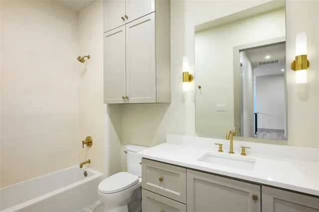 $2,298,000 | 6984 Santa Barbara Drive, Dallas, TX 75214