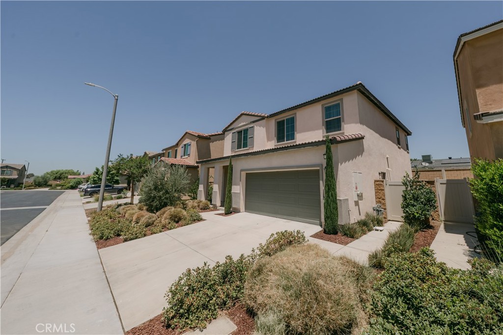 560 East Vodden Street Rialto, CA 92376 - Photo 6 of 59