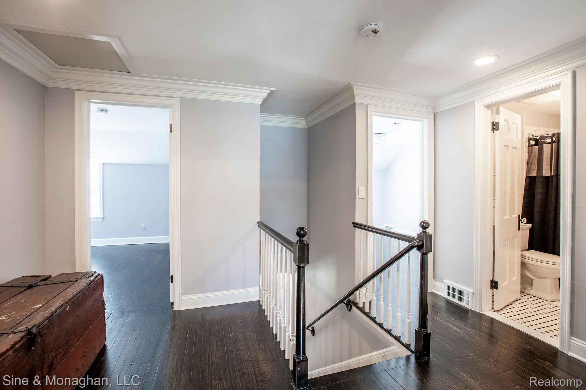 1082 Roslyn Road Grosse Pointe, MI 48236 - Photo 15 of 34 1082 Roslyn Rd-19.jpg
