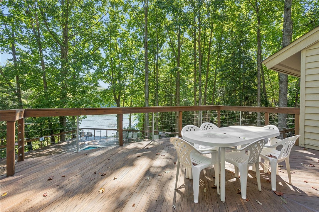 97 Villa Ridge Drive, Unit 2F Hartfield, VA 23071 - Photo 40 of 50 Outside dining at the Clubhouse