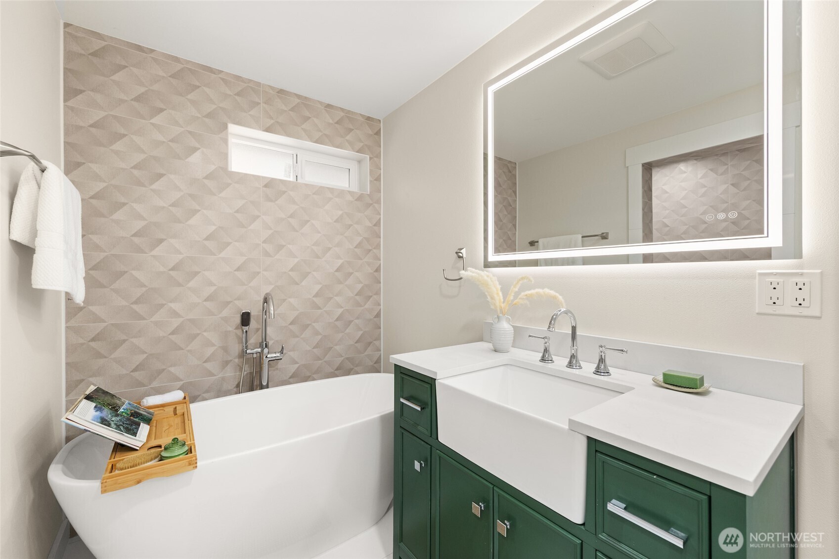 11828 Cove Road Southwest Vashon, WA 98070 - Photo 19 of 37 Gallery Image 19
