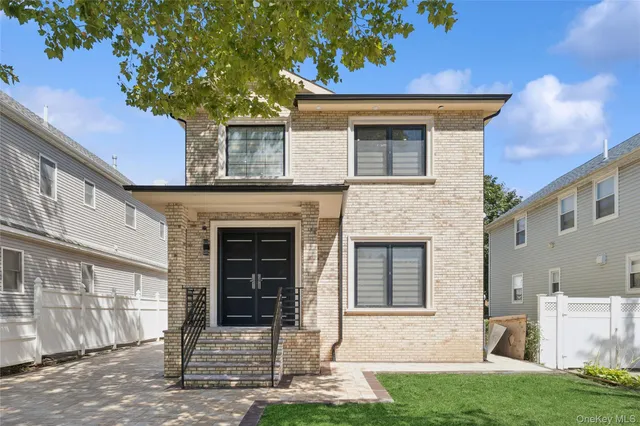 $1,499,999 | 81-25 265th Street | Floral Park