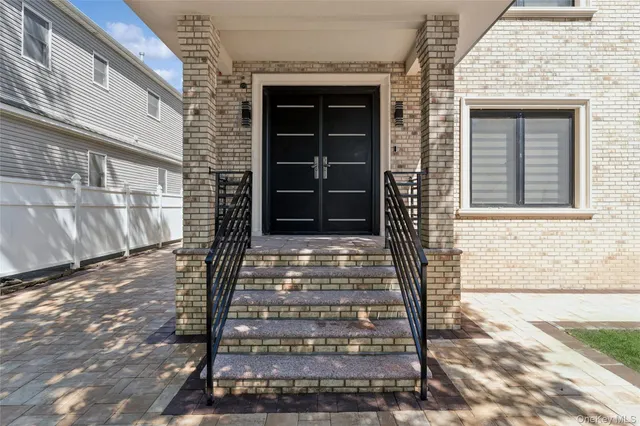 $1,499,999 | 81-25 265th Street | Floral Park