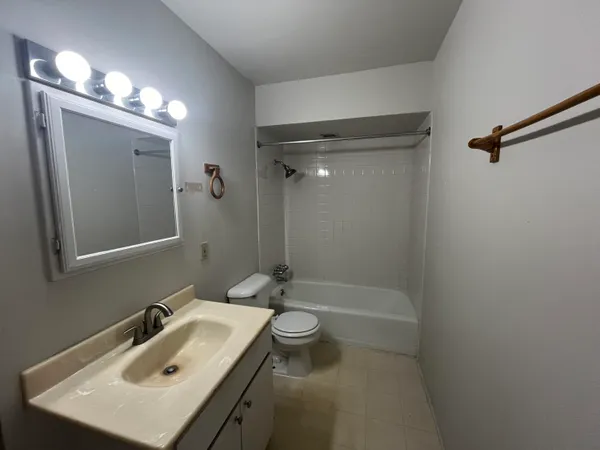 $1,099 | 3809 South 35th Street, Greenfield, WI 53221