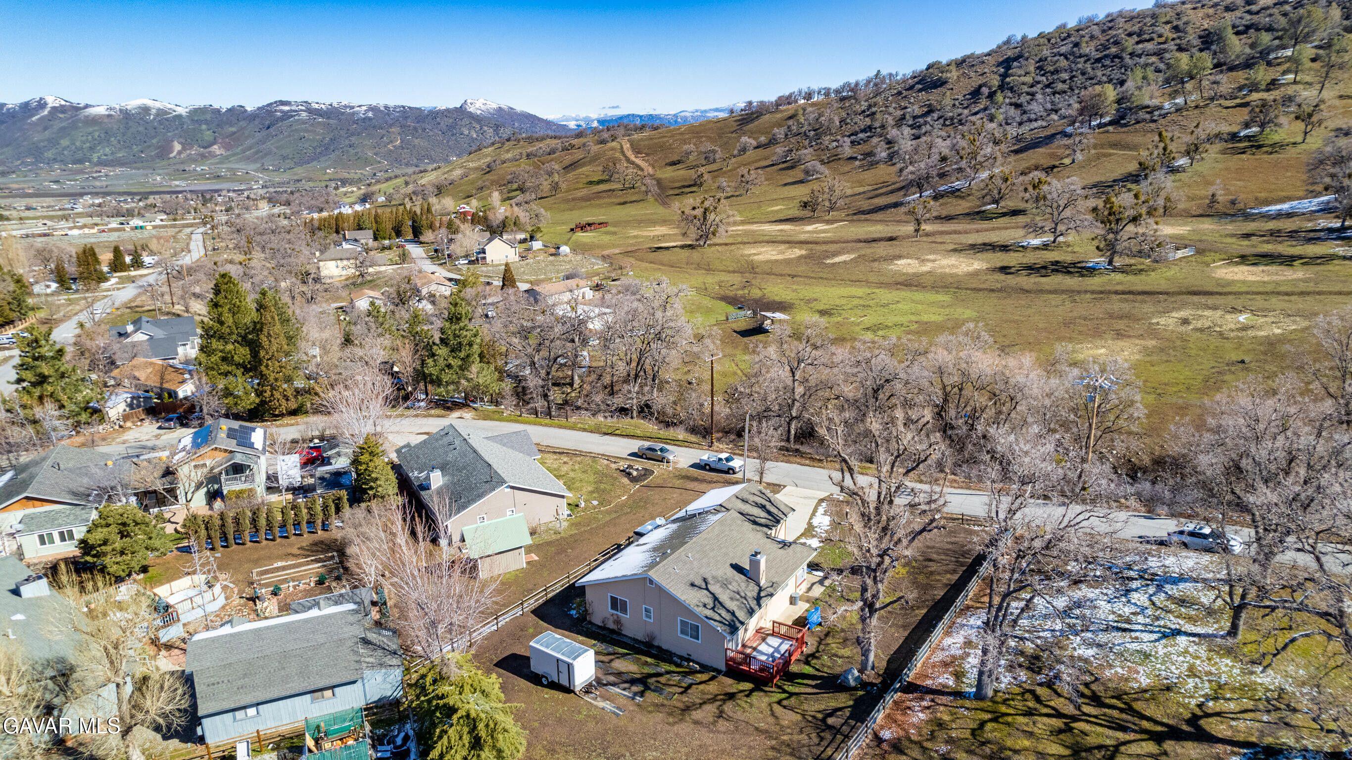 18330 Basil Drive Tehachapi, CA 93561 - Photo 39 of 47 a view of lake and mountain