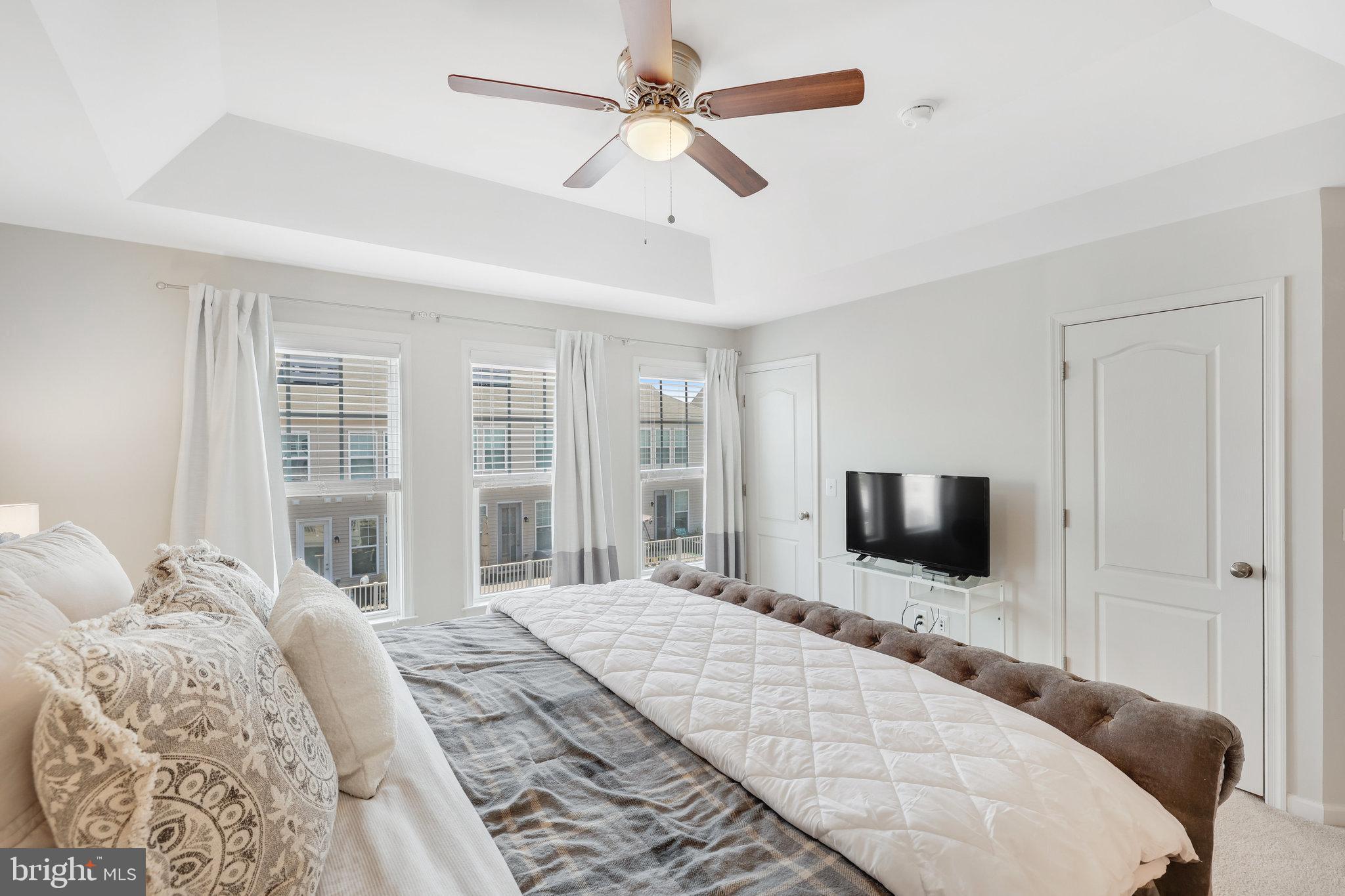 42398 Benfold Square Brambleton, VA 20148 - Photo 21 of 56 Luxurious Primary Bedroom