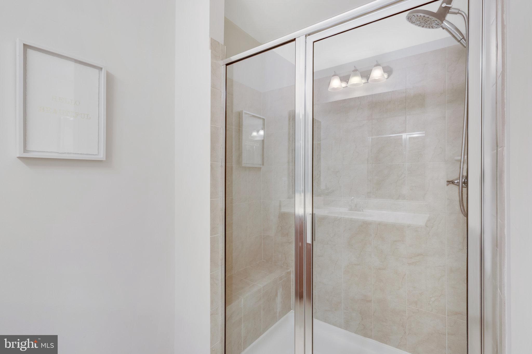 42398 Benfold Square Brambleton, VA 20148 - Photo 24 of 56 Primary En Suite Bathroom