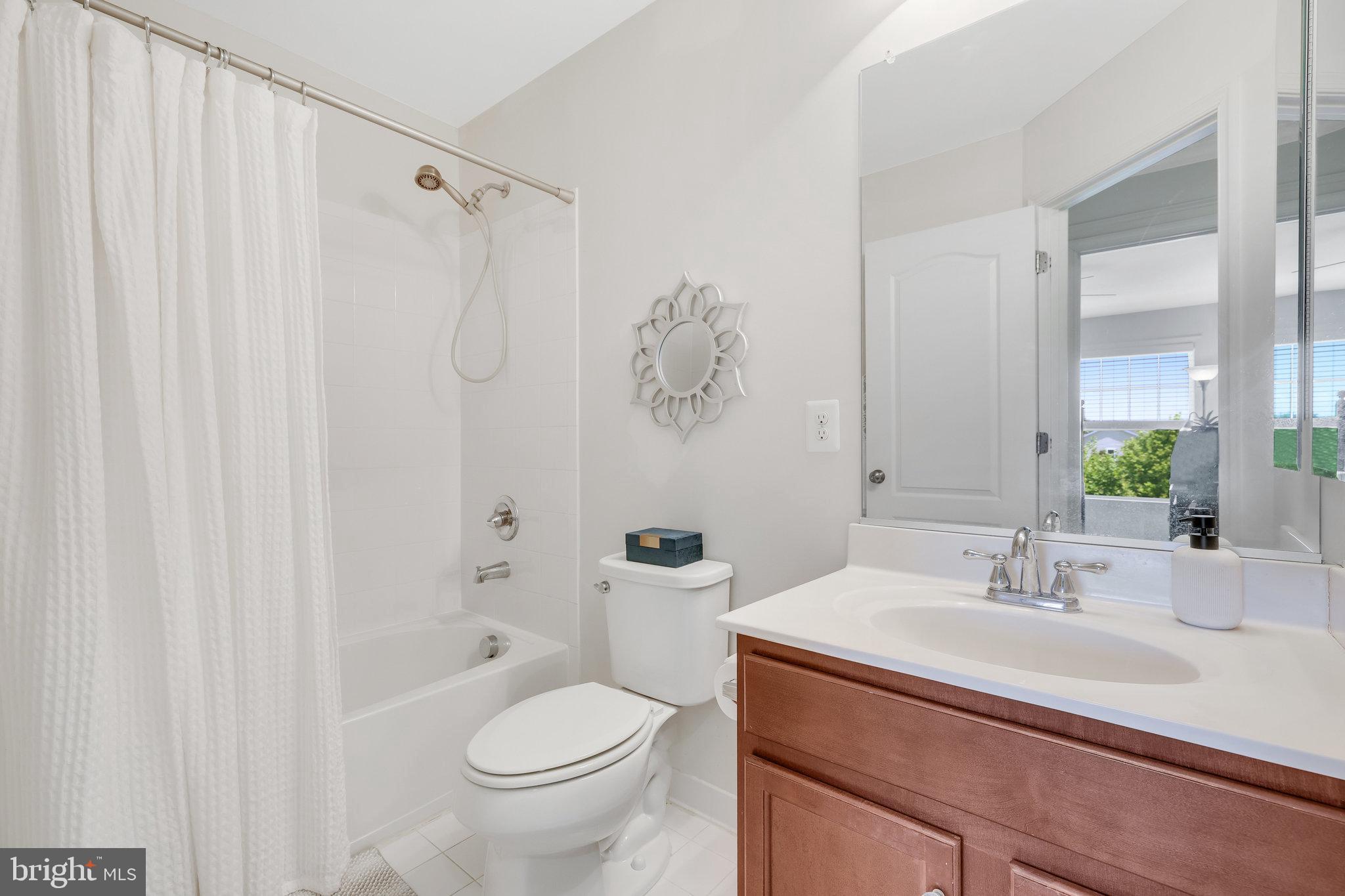 42398 Benfold Square Brambleton, VA 20148 - Photo 29 of 56 Upper Level Hall Bathroom