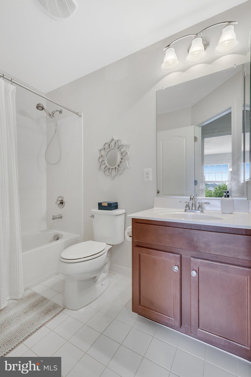 42398 Benfold Square Brambleton, VA 20148 - Photo 30 of 56 Upper Level Hall Bathroom