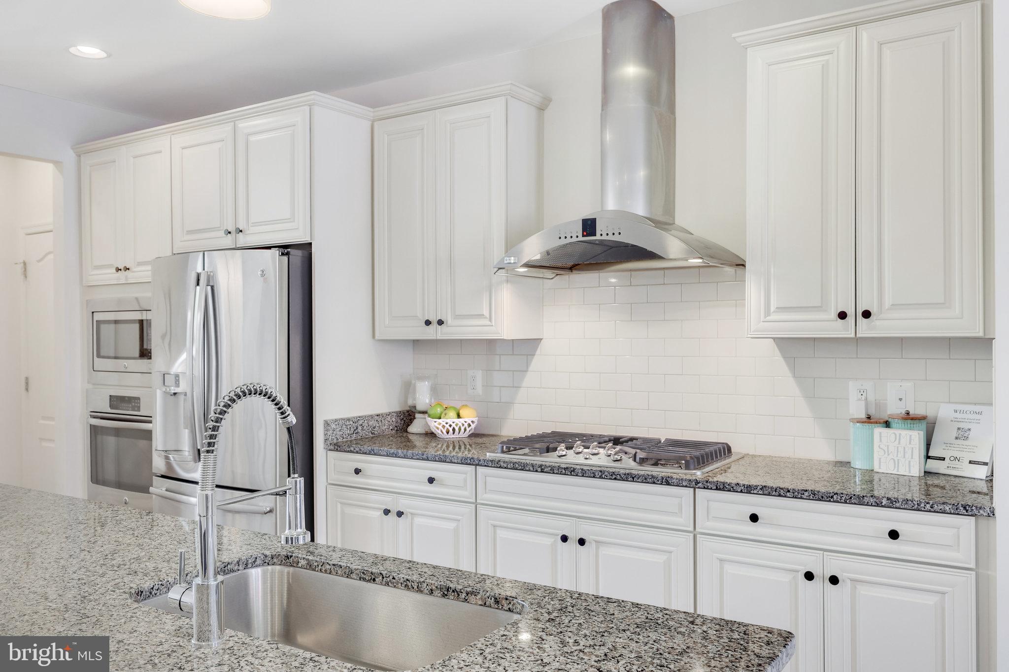 42398 Benfold Square Brambleton, VA 20148 - Photo 4 of 56 Gorgeous Kitchen