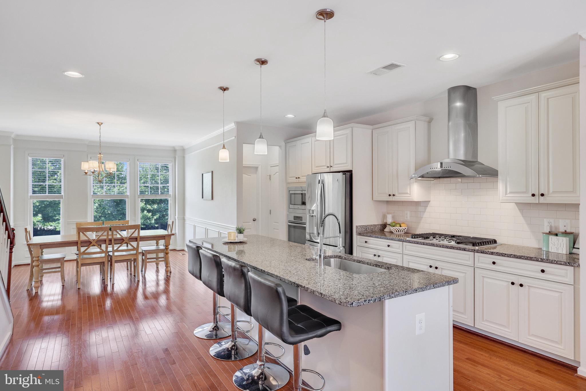 42398 Benfold Square Brambleton, VA 20148 - Photo 5 of 56 Gorgeous Kitchen