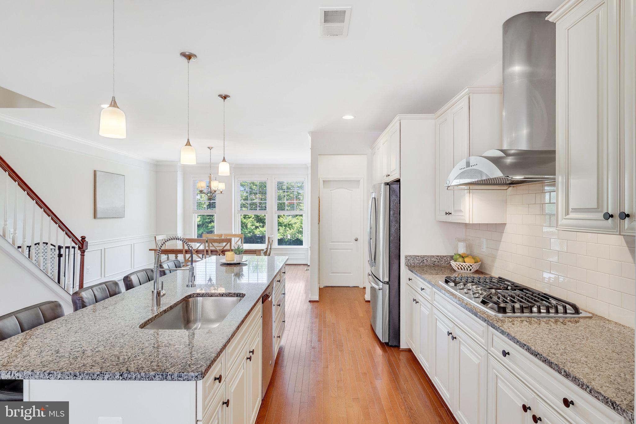 42398 Benfold Square Brambleton, VA 20148 - Photo 6 of 56 Gorgeous Kitchen
