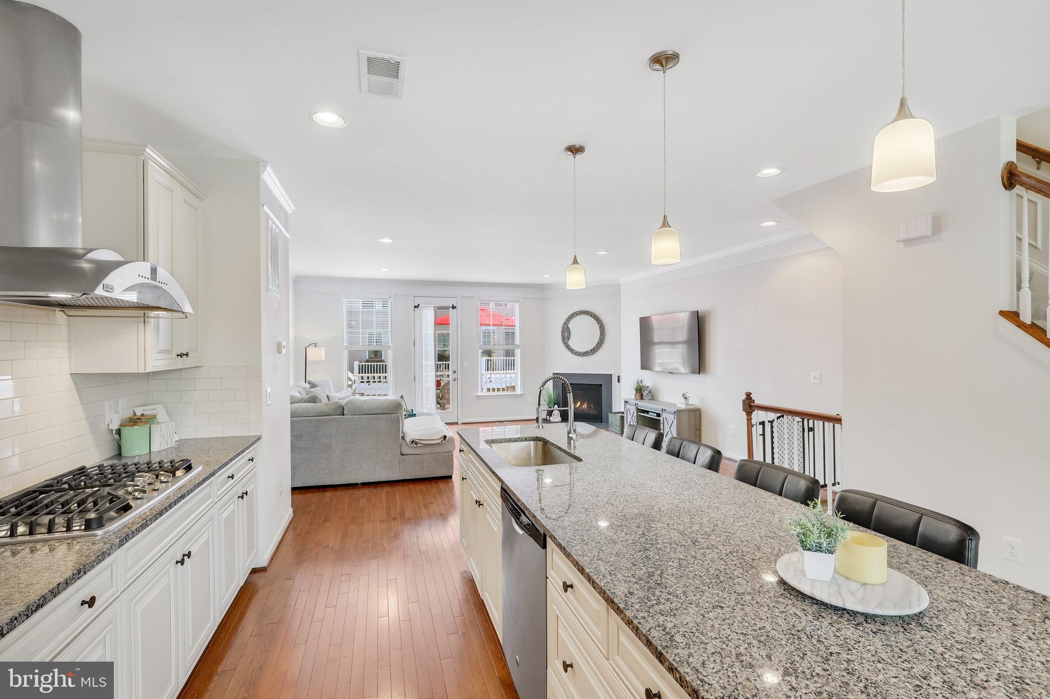 42398 Benfold Square Brambleton, VA 20148 - Photo 7 of 56 Gorgeous Kitchen