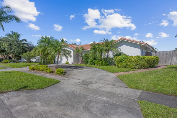 $5,600 | 1051 Northwest 9th Street, Boca Raton, FL 33486