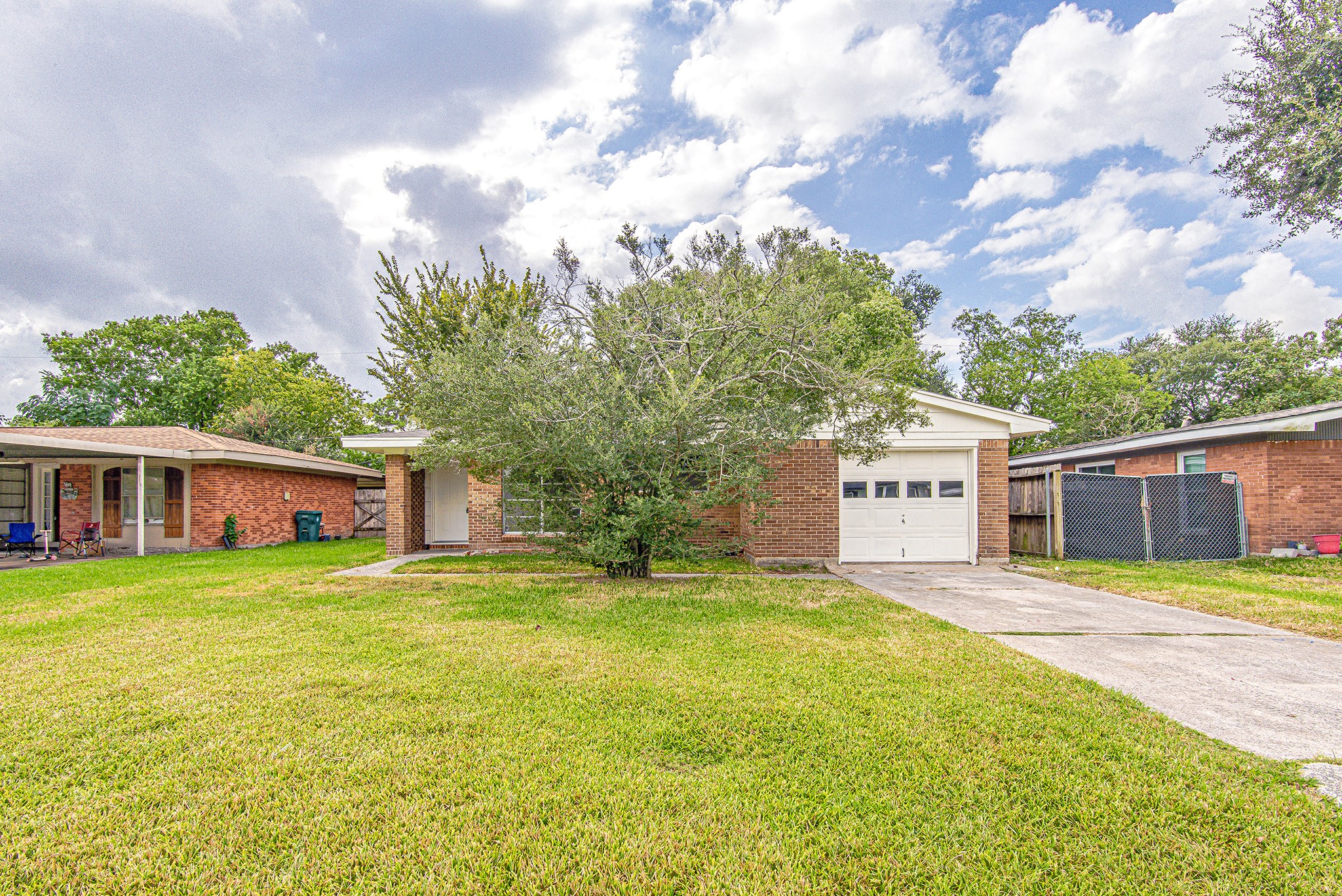 a view of a house with a yard and garage