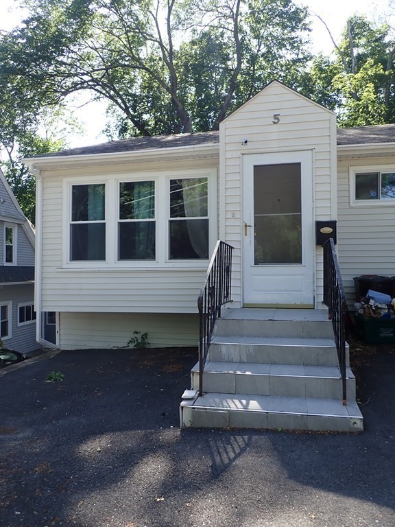 5 Wrentham Road Worcester, MA 01602 - Photo 3 of 40