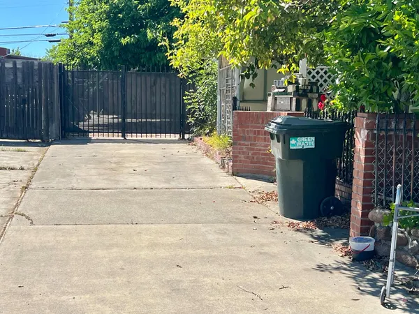 $409,999 | 7016 Peck Drive, Sacramento, CA 95828