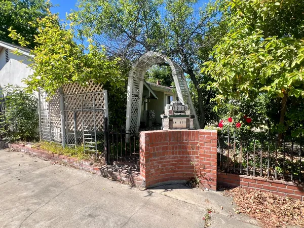 $409,999 | 7016 Peck Drive, Sacramento, CA 95828