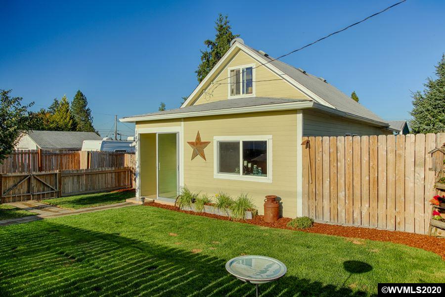1436 Southwest 10th Street Dallas, OR 97338 - Photo 6 of 37 Gallery Image 6