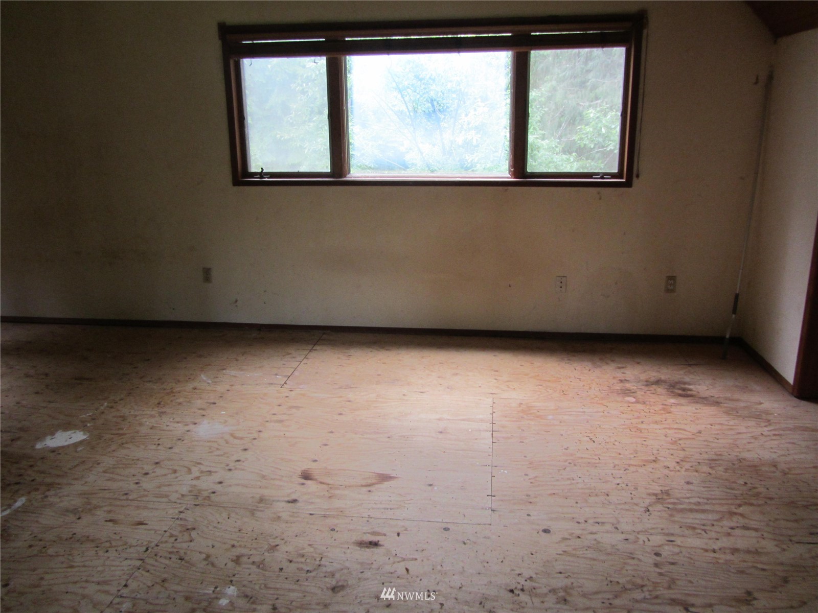 2290 Mosquito Lake Road Deming, WA 98244 - Photo 12 of 15 an empty room with a window