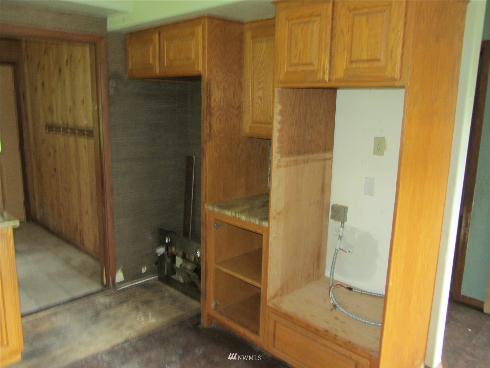 2290 Mosquito Lake Road Deming, WA 98244 - Photo 10 of 15 a bathroom with a shower