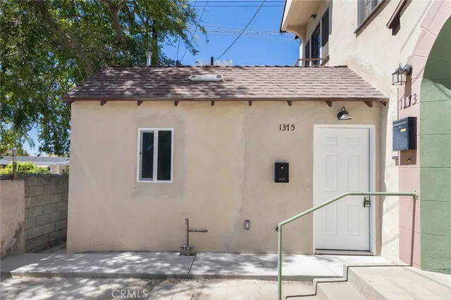 $2,695 | 1375 North Mentor Avenue, Unit A, Pasadena, CA 91104