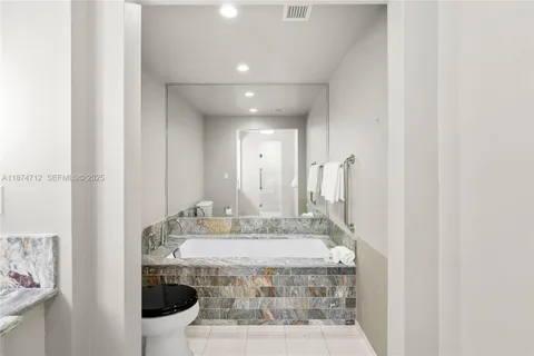 $1,100,000 | 551 North Fort Lauderdale Beach Boulevard, Unit R2212, Fort Lauderdale, FL 33304