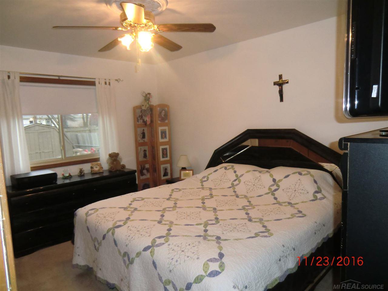 47121 Greenview Road Utica, MI 48317 - Photo 6 of 14 31308269-5.JPG