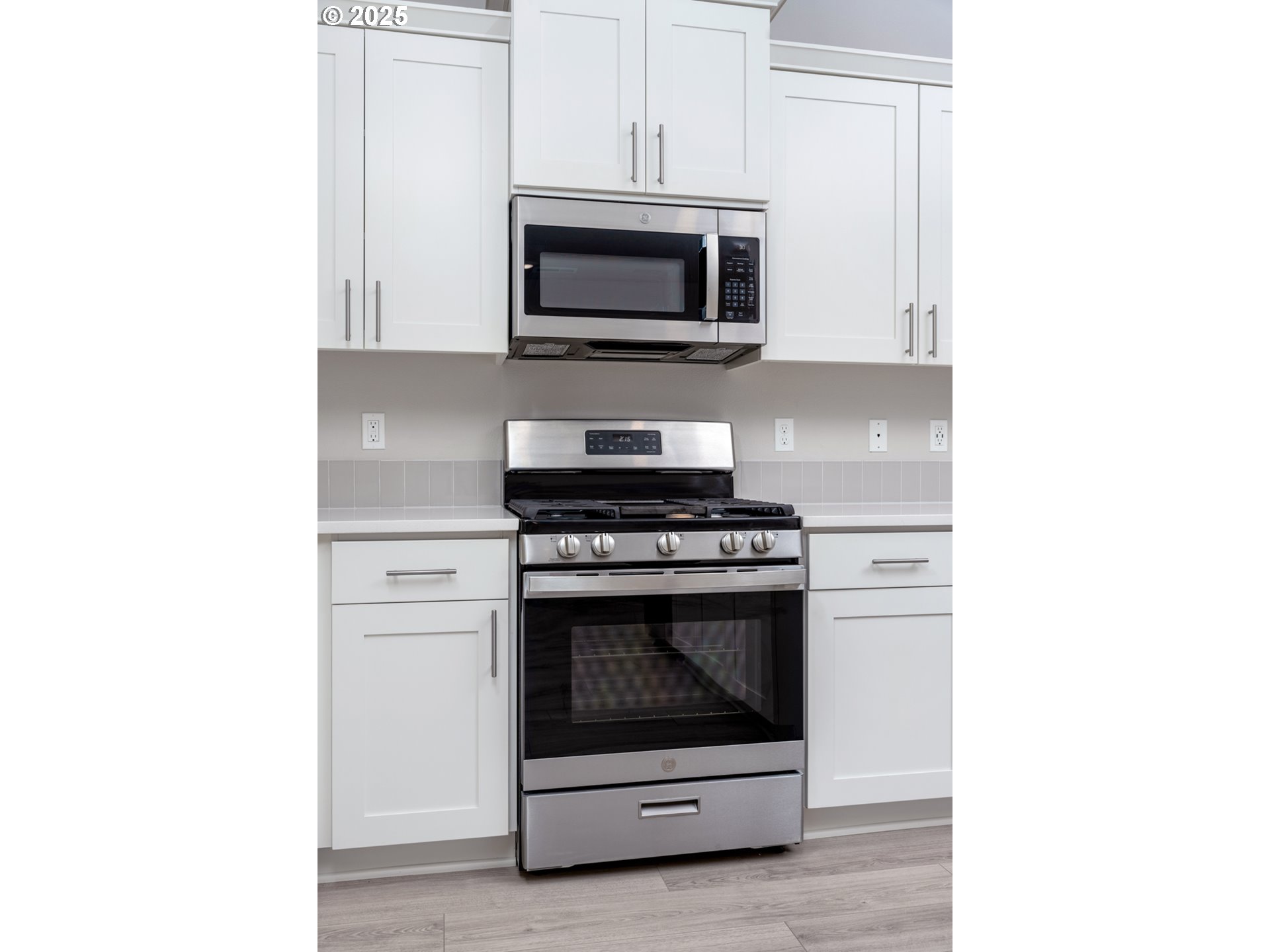 2833 South Heather Street, Unit LOT 850 Cornelius, OR 97113 - Photo 17 of 24 a kitchen with a stove and a microwave