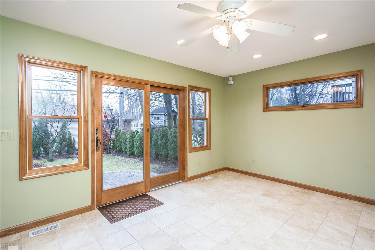 1630 Oxford Road Grosse Pointe, MI 48236 - Photo 21 of 50 Kitchen Gathering Area