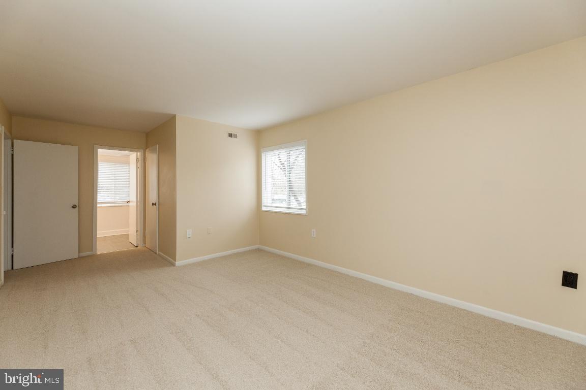 1405 Northgate Square, Unit 11C Reston, VA 20190 - Photo 15 of 31 Large Primary Bedroom Suite